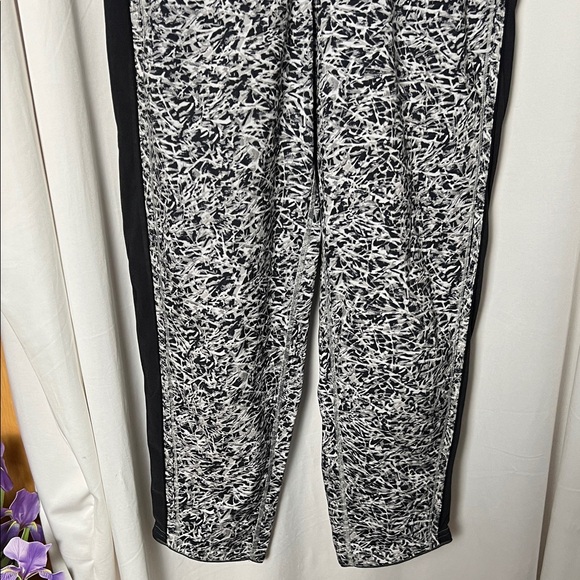 Lululemon For Love Crop Mini Ripple White Seal Grey / Black Size 4 - Picture 5 of 10